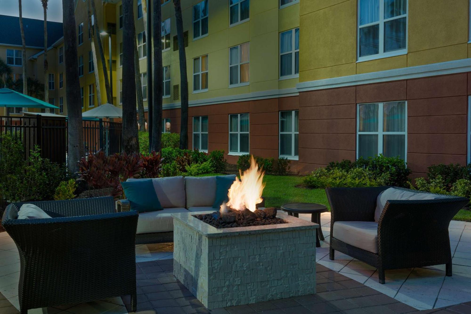 Homewood Suites By Hilton Orlando-Ucf Area Alafaya Exterior foto